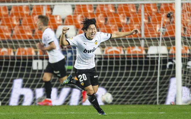 Kang In Lee celebra uno de los goles en el Valencia-Celta de la pasada campaña (Foto: Valencia CF).