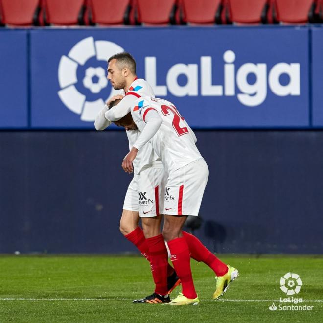 Jordán felicita a Fernando por su jugada en el 0-2 de De Jong (foto: LaLiga).