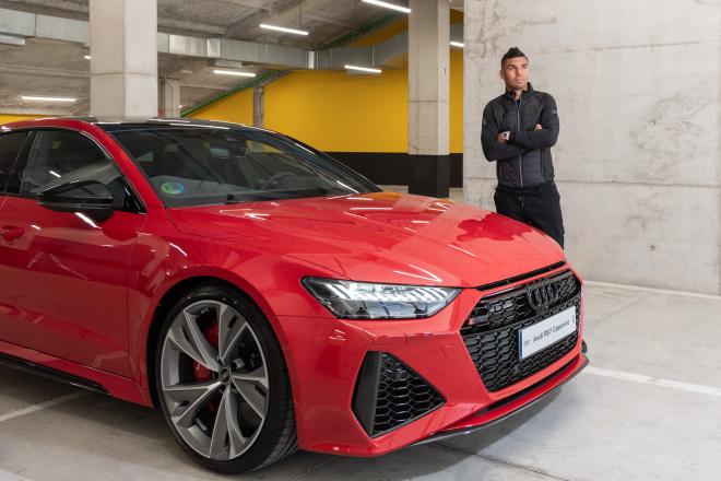 Casemiro, junto a su nuevo Audi (Foto: AUDI).