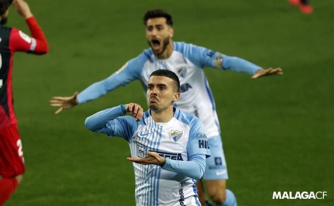 Joaquín celebra su gol en el Málaga-Rayo (Foto: Málaga CF).