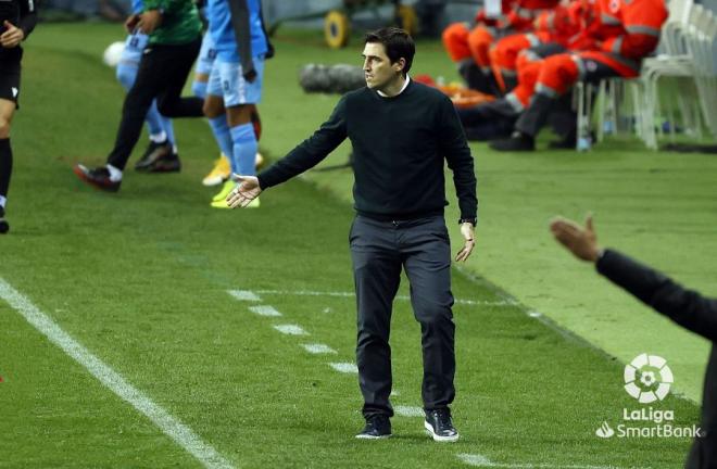 Andoni Iraola, durante el Málaga-Rayo (Foto: LaLiga).