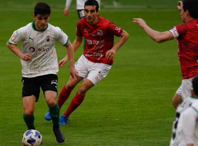 Riki Rodríguez en el partido del Racing ante el CD Laredo (Foto: RRCS).