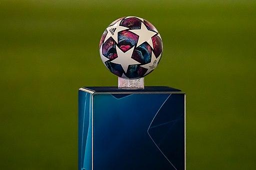 El balón de la Champions League.