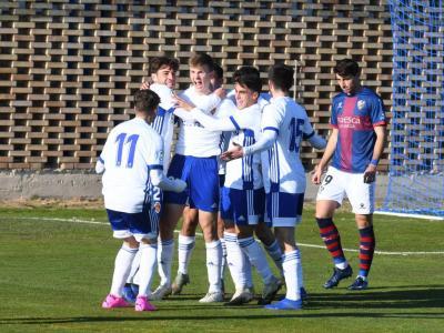 Bernal celebra un gol de un partido del Deportivo Aragón (Foto: Tino Gil/RZ).