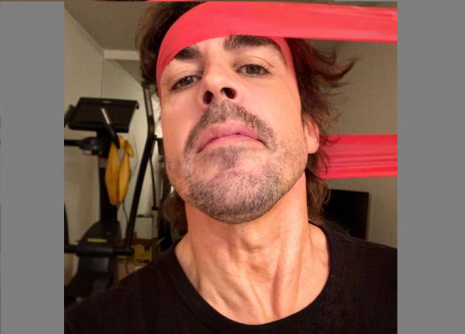 Fernando Alonso hace ejercicios para fortalecer el cuello (Foto: F. A.).