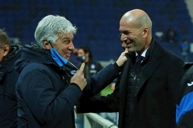Gasperini y Zidane hablan antes del partido (Foto: EFE).