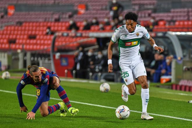 Mojica supera en conducción a Mingueza (Foto: Elche).