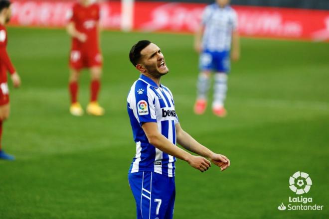 Lucas Pérez se lamenta en una jugada.