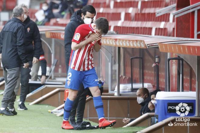 Guille Rosas se retira lesionado y entre lágrimas del Sporting-Espanyol (Foto: LaLiga).