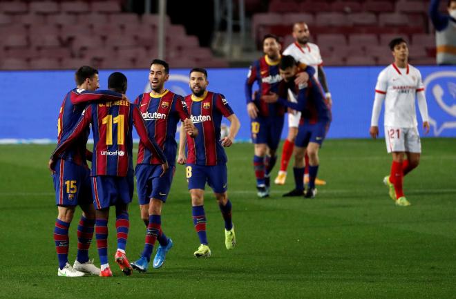 Celebración de los jugadores del Barcelona por el gol de Dembélé (Foto: EFE).
