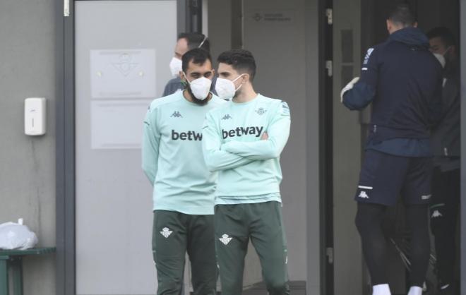 Borja Iglesias y Bartra en el entrenamiento (Foto: Kiko Hurtado).