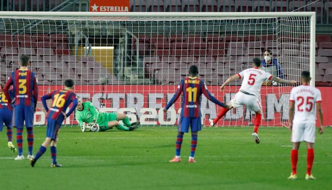 Penalti parado por Ter Stegen a Ocampos (Foto: EFE).
