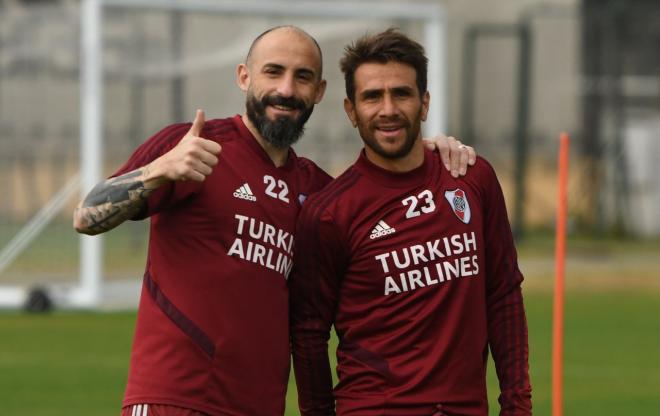 Ponzio junto a Pinola (Foto: River).