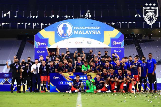 El club del Príncipe de Johor celebrar su título