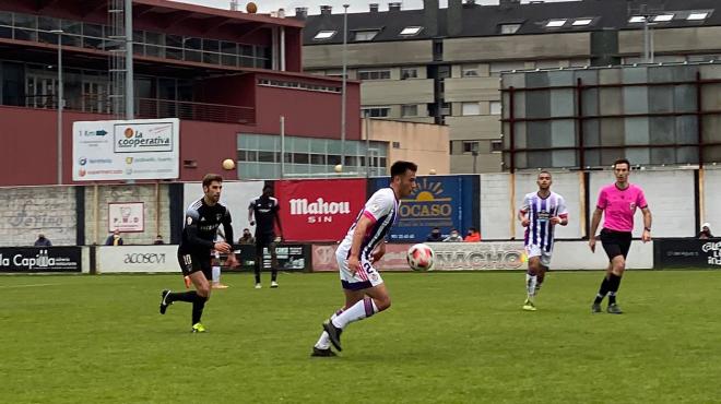 Castri, con la pelota en Villaviciosa (Foto: Real Valladolid).