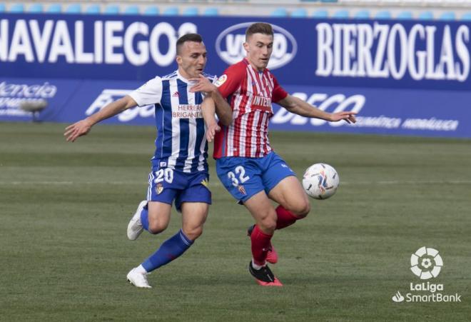 Bogdan Milovanov, durante el Ponferradina-Sporting (Foto: LaLiga).