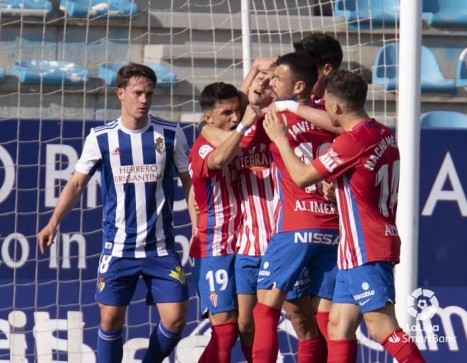 Celebración del gol de penalti de Pedro Díaz ante la Ponferradina (Foto: LaLiga).