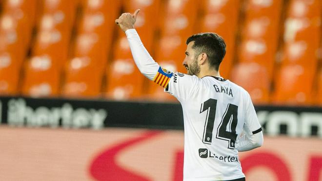 Gayà con el brazalete de capitán está en condiciones de ser titular (Foto: Valencia CF)
