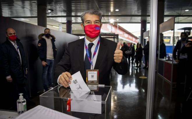 Laporta, votando en las elecciones (Foto: FCB).