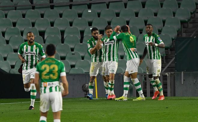 Celebración del gol de Joaquín al Alavés (Foto: Kiko Hurtado)