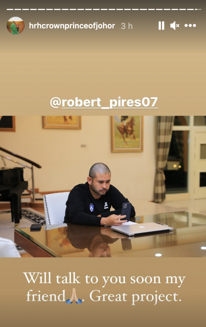 Príncipe de Johor con Robert Pires