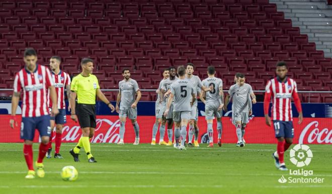 El Athletic celebra el gol de Iker Muniain ante el Atlético en el Wanda (Foto: LaLiga).