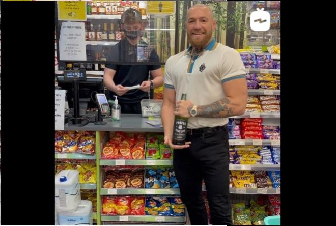 Conor McGregor, en la tienda a la que acudió sin mascarilla.