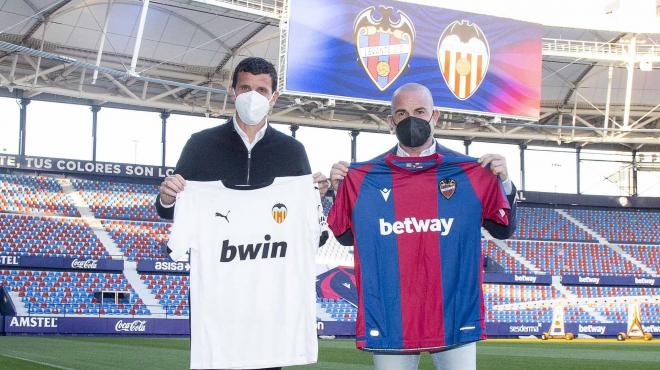 Los dos técnicos en el Ciutat. (Foto: Valencia CF)