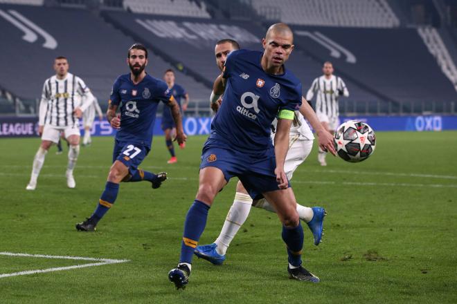 Pepe, en el Juventus-Oporto (Foto: Cordon Press).