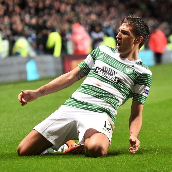Scepovic, celebrando un gol con el Celtic.