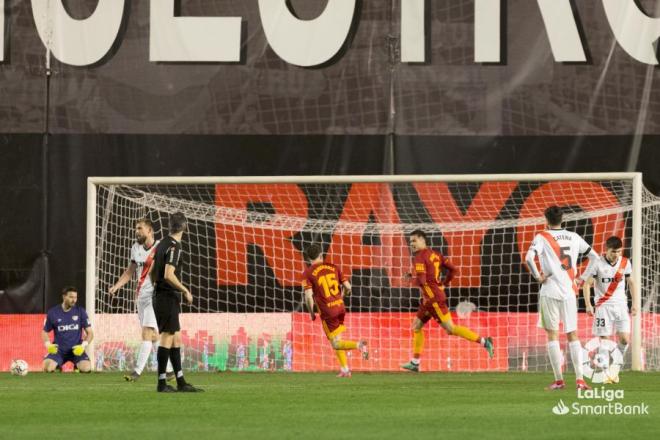 Juanjo Narváez celebra su gol en el Rayo-Real Zaragoza (Foto: LaLiga).