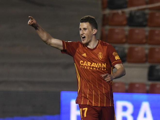 Carlos Nieto celebra el gol de Álvaro García en propia puerta del Rayo (Foto: Real Zaragoza).