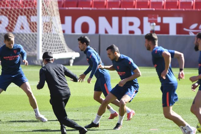 Imagen del entrenamiento del Sevilla previo al derbi (Foto: Kiko Hurtado).