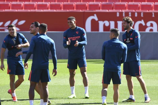 Diego Carlos, en el entrenamiento de este sábado. (Foto: Kiko Hurtado).