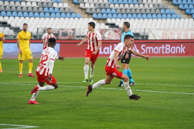 Maras y Ramazani tras marcarle un gol al Málaga.