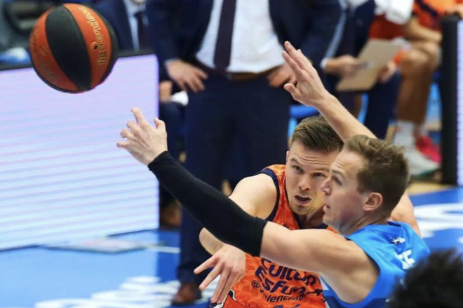 El Valencia Basket naufraga en Gipuzkoa (Foto: EFE))