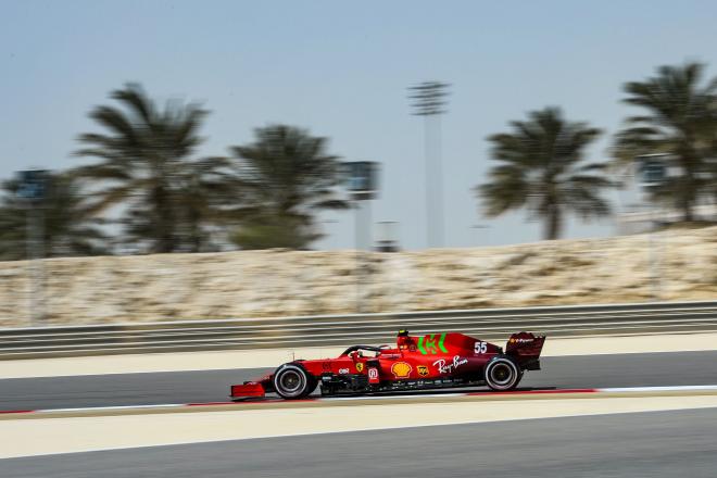 Carlos Sainz, durante los test de Baréin 2021 (Foto: Ferrari).