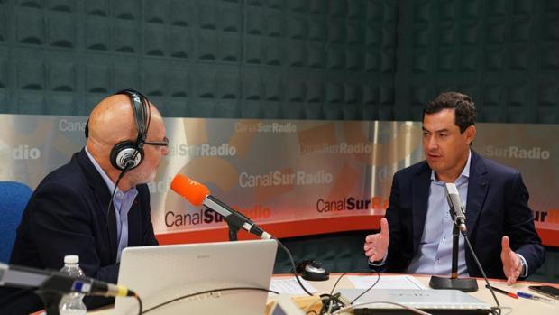 Juanma Moreno habla sobre la movilidad en Canal Sur Radio