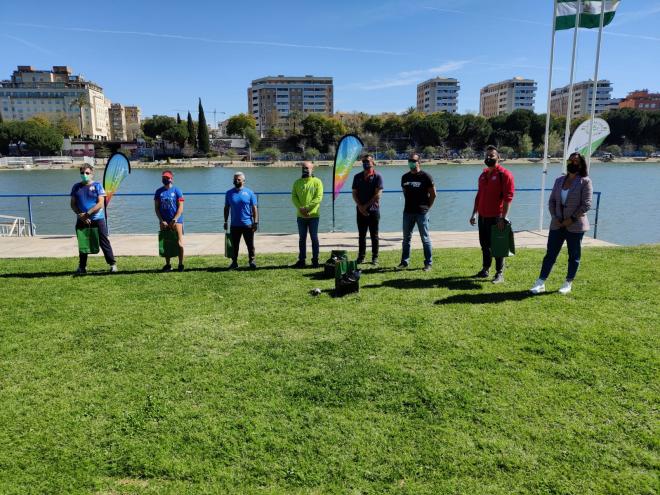 Entrega de medallas con los clubes participantes