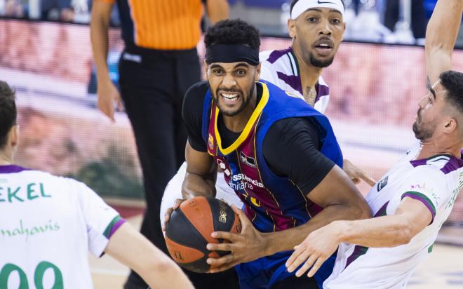 Brandon Davies, en el Barça-Unicaja (acb Photo / V. Salgado).