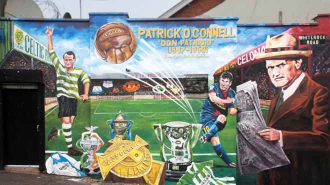 Mural en homenaje al exentrenador del Betis Patrick O'Connell en Belfast