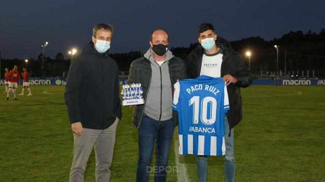 Fran y Villares junto al presidente del Racing Villalbés (Foto: RCD).