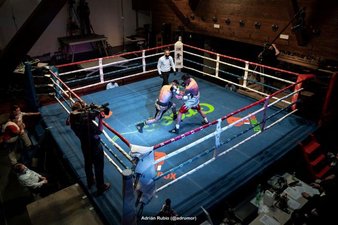 La velada de boxeo del 19 de marzo en el Baserri Antzokia de Derio (Foto: Adrián Rubio).
