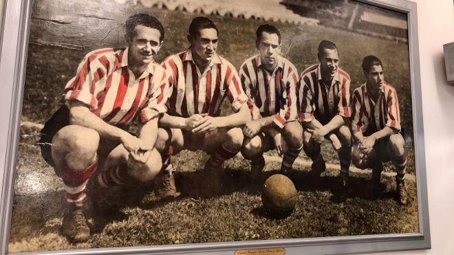 La mítica delantera del Athletic Club, con los Iriondo, Venancio, Zarra, Panizo y Piru Gainza.