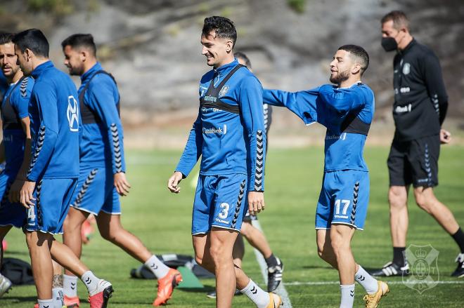 Imagen de un entrenamiento del Tenerife esta semana( Foto: @CDTOficial).