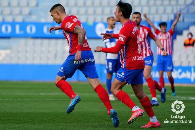 Djuka celebra un gol durante el Sabadell-Sporting (Foto: LaLiga)