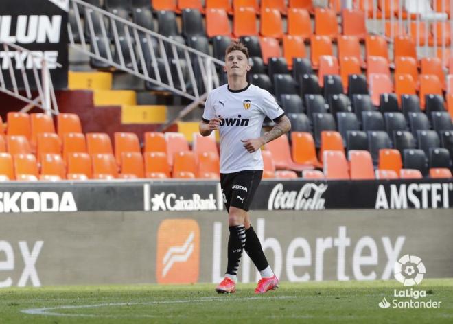Álex Blanco, tras su gol al Granada (Foto: LaLiga).