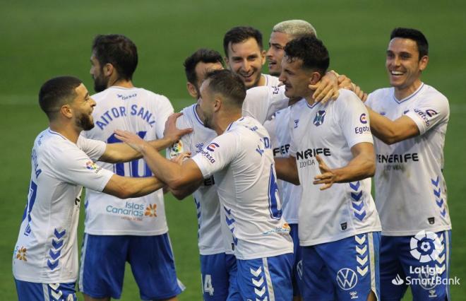 Los jugadores del Tenerife celebran un gol al Albacete (Foto: LaLiga).