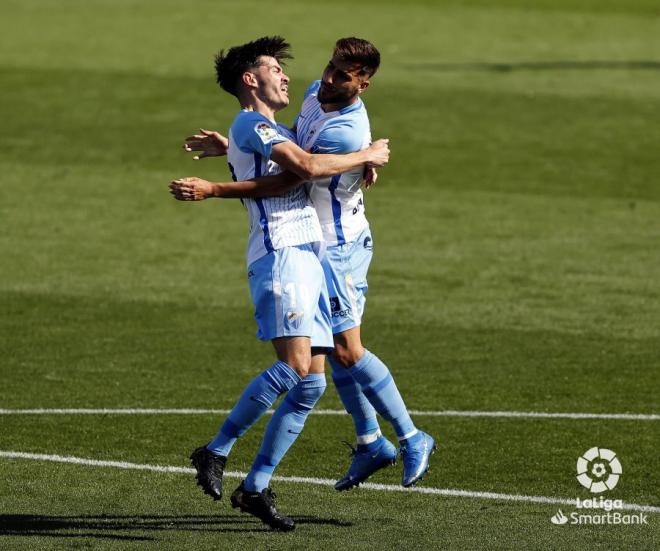 Jozabed y Luis Muñoz se abrazan tras el gol al Tenerife (Foto: LaLiga).