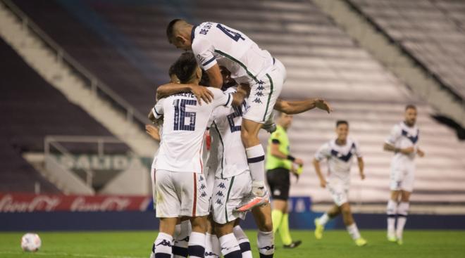 Vélez celebra el gol de Luis Abram ante Independiente (Foto: Vélez).